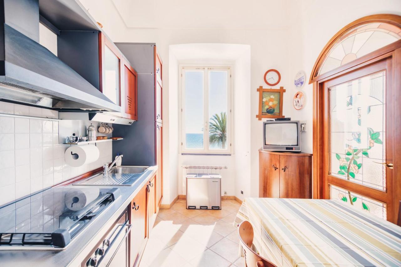 Appartamento Fronte Mare A Ospedaletti By Wonderful Italy Eksteriør billede