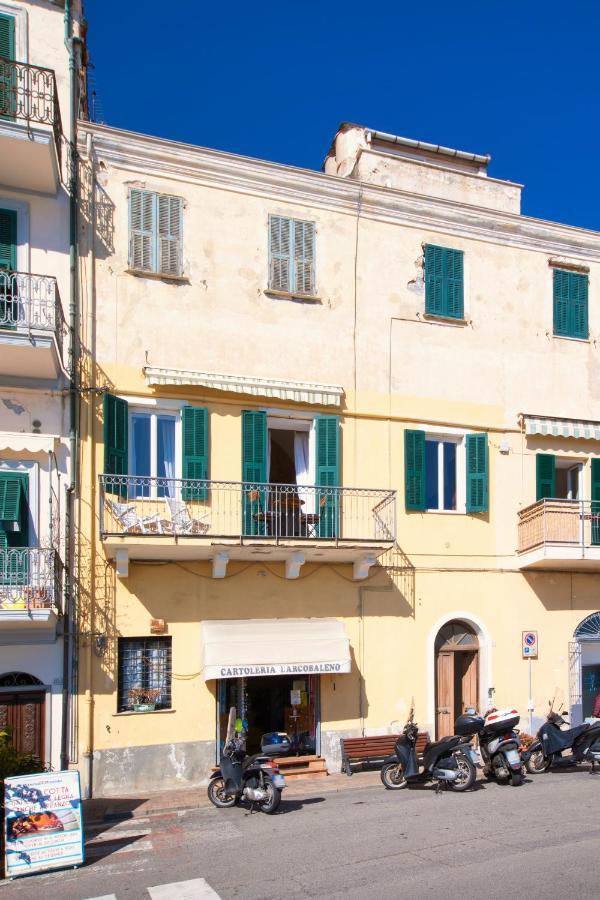 Appartamento Fronte Mare A Ospedaletti By Wonderful Italy Eksteriør billede